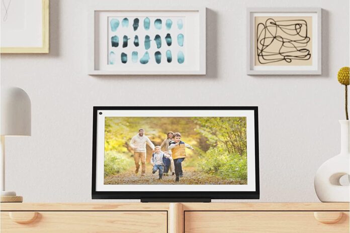 What are the benefits of gifting photo frames to the person we love?